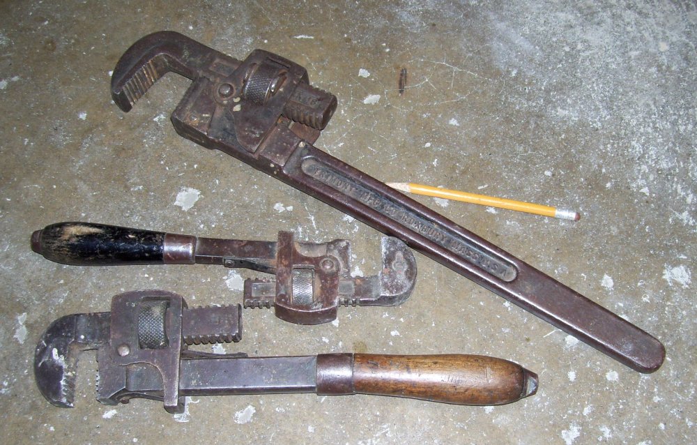 Heavy Duty Cast Iron Pipe Wrench - Detail View