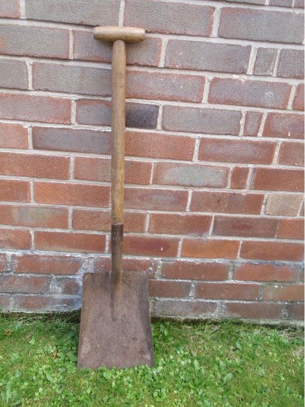 Round Mouth Digging Shovel